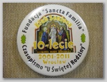 przypinka 10-lecie Fundacja Sancta Famillia